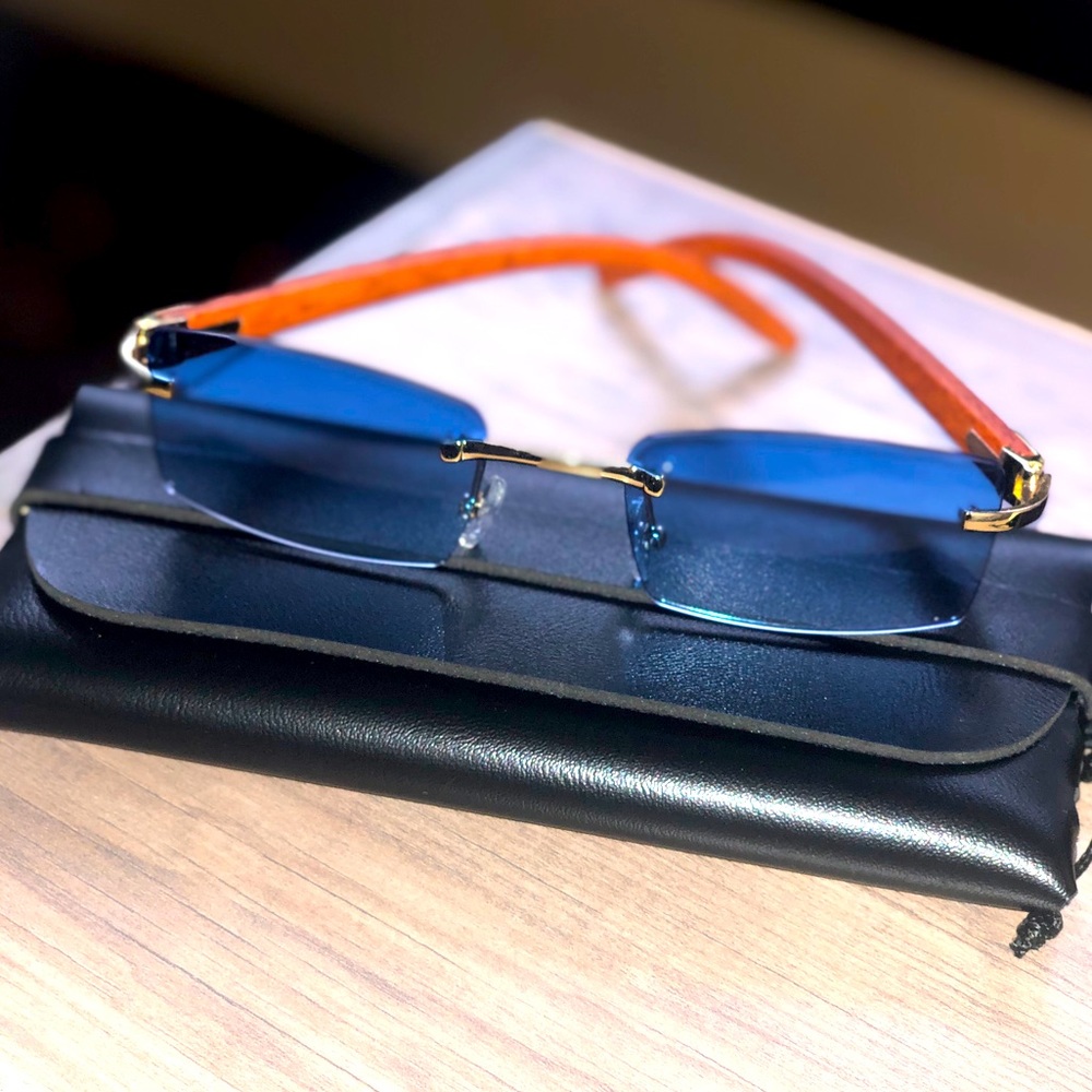 Men’s or women’s sunglasses